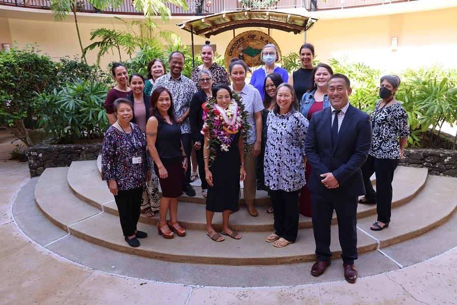 Group photo of Emily Ishida, Mayor Kawakami, and AEA staff