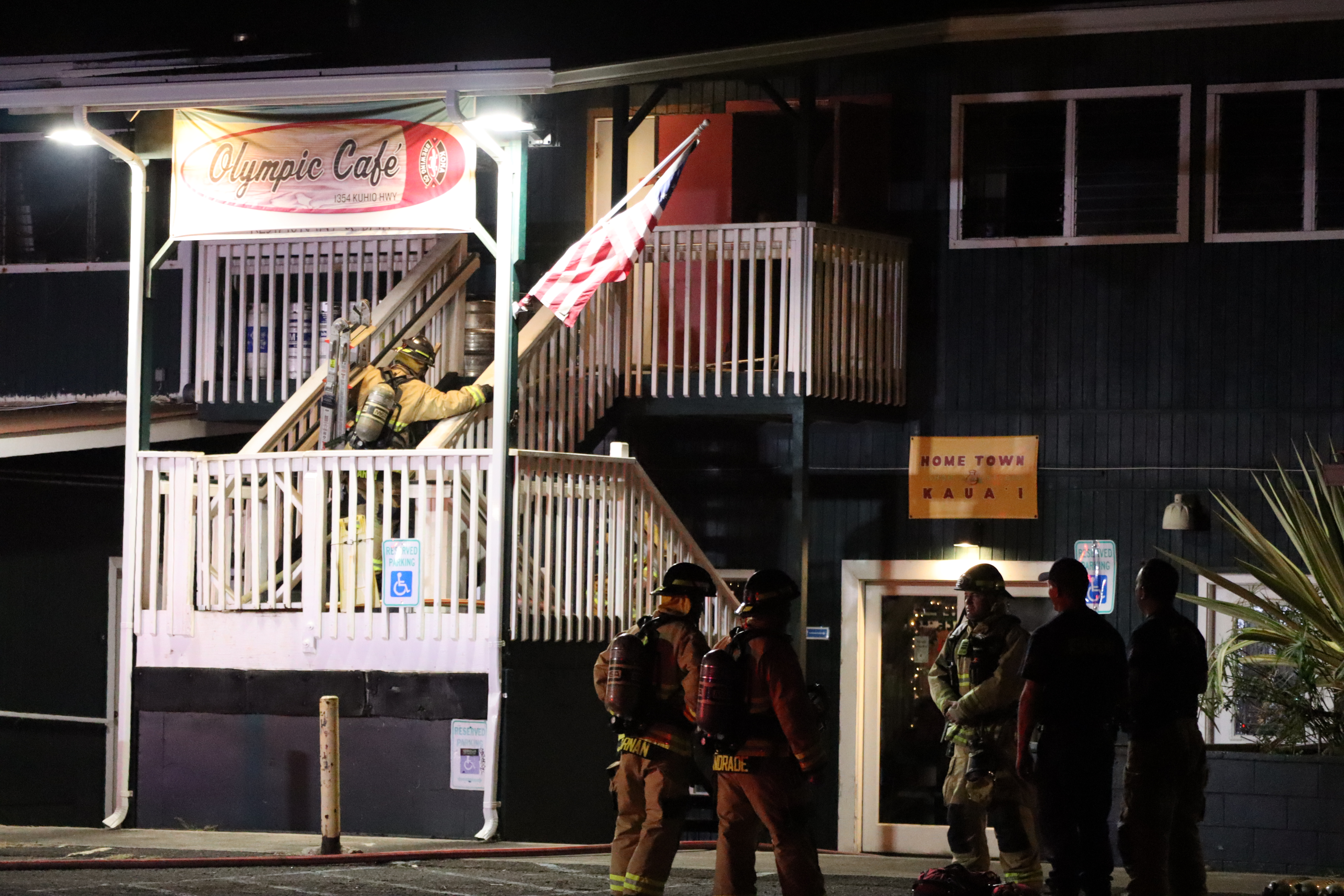 Personnel from the Kaua‘i Fire Department arrive on scene.