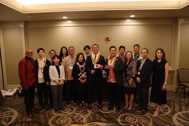 Group photo of the Kaua‘i and Iwaki delegations at the Kaua‘i – Iwaki Sister City Reaffirmation Ceremony.
