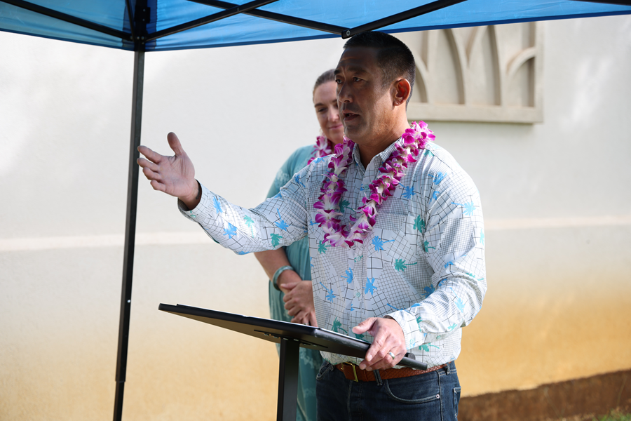 Mayor Kawakami addresses a crowd at the blessing of  the Kaua‘i Bus Baseyard Expansion Project in Līhu‘e on Thursday.