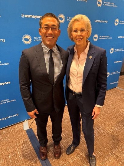 Mayor Kawakami with Tampa Mayor Jane Castor at US Conference of Mayors in Florida
