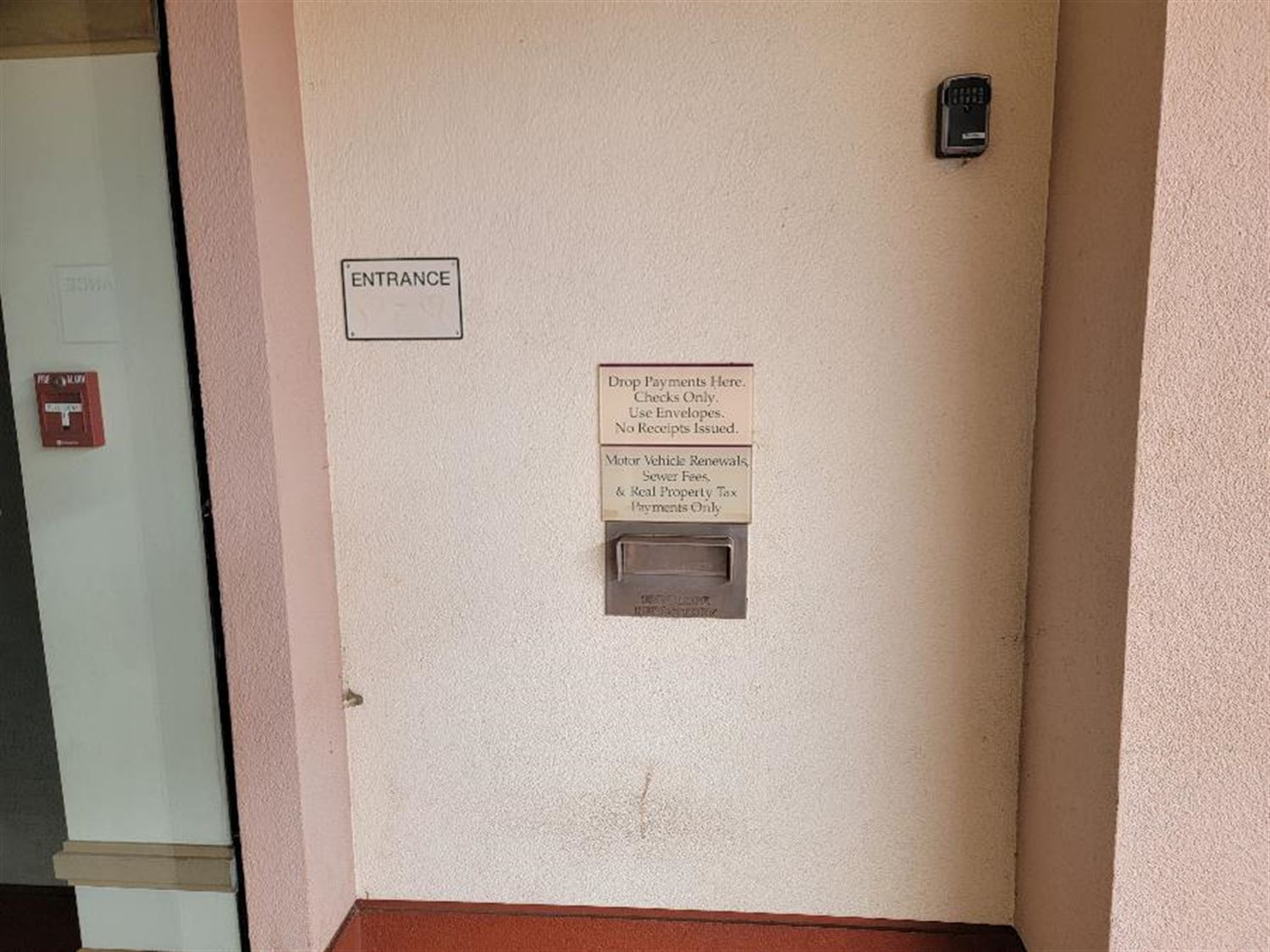 Photo of Drop Box location to right of DMV entrance
